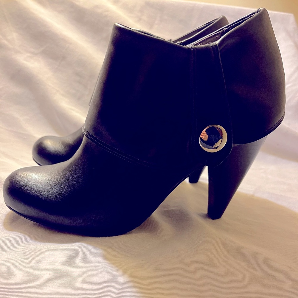 Matisse Ellen Black Leather Ankle Boot women’s Size 7.5 LIKE NEW - Picture 1 of 10